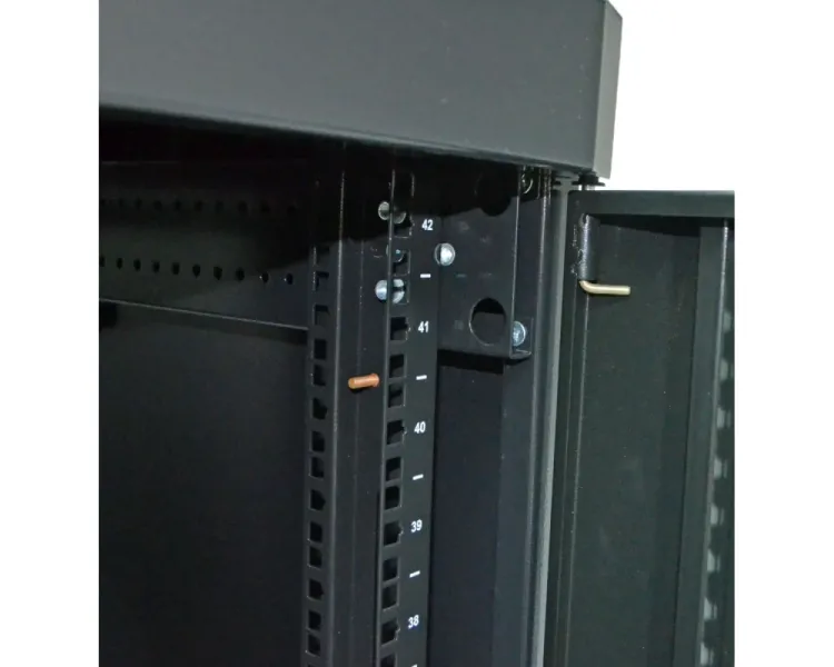 UA-MGSE4268MPB Шафа 19" 42U, 610х865 мм (Ш*Г), посилена, перфоровані двері (66%), чорна