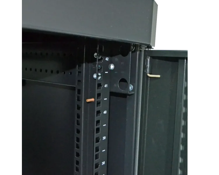 CMS (UA-MGSE33610MPB) 19" 33U 610х1055 Шафа